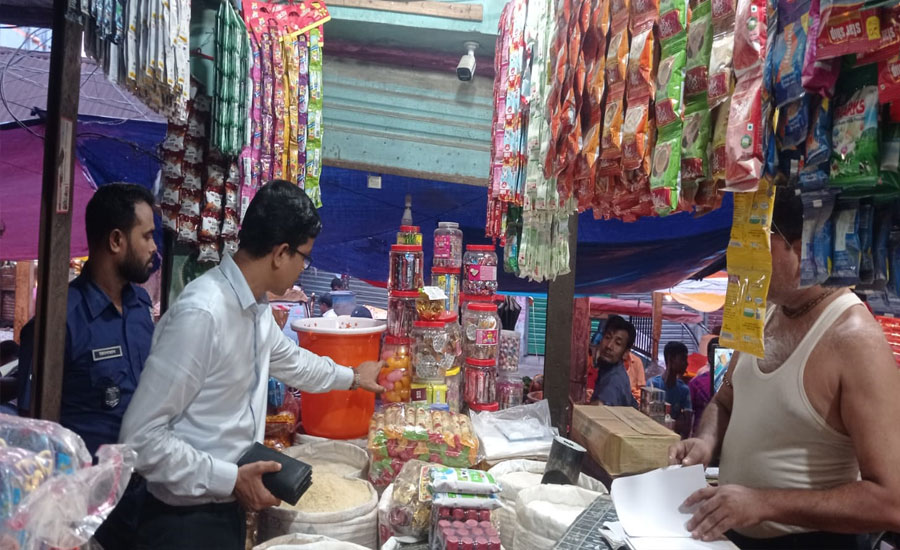 মুরাদনগরে ভ্রাম্যমান আদালতের অভিযানে তিন দোকানীকে জরিমানা