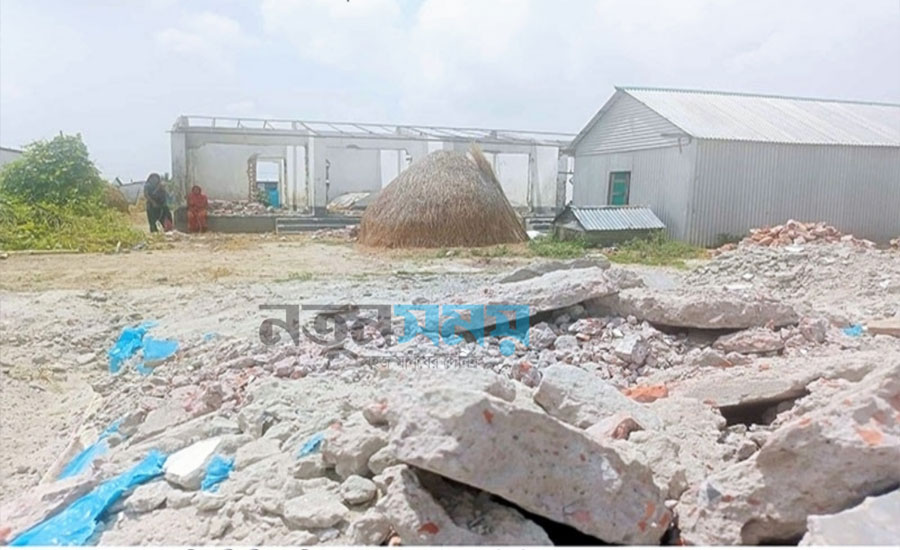 আশ্রয়ণ ব্যারাক হস্তান্তরের আগেই মালামাল লুটের অভিযোগ