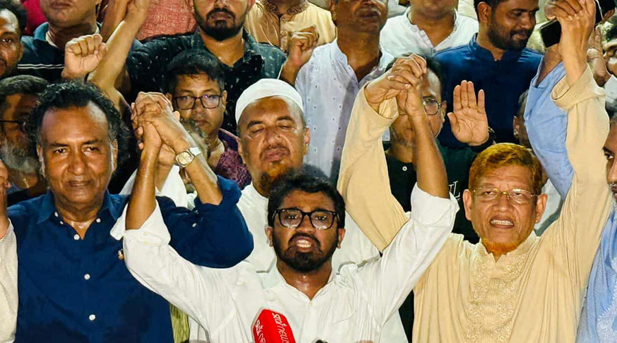নুরের উপর হামলা: গণ অধিকার কার্যালয়ে বৈঠকে ৫ সিদ্ধান্ত ২২ রাজনৈতিক দলের