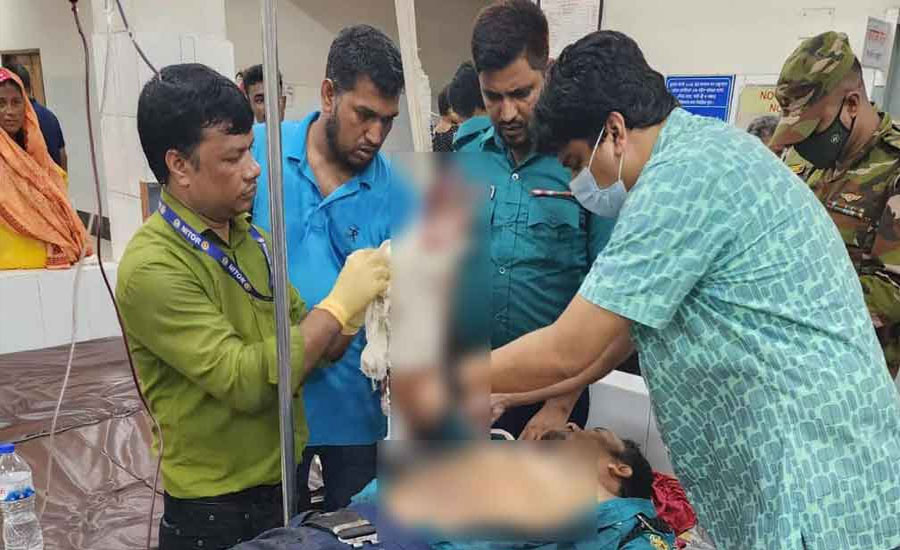 আদাবরে কিশোর গ্যাংয়ের হামলায় ৩ পুলিশ সদস্য আহত, টহল গাড়ি ভাঙচুর