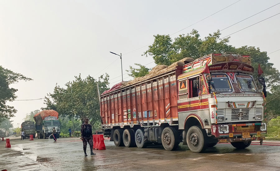 ভোমরা বন্দরে লক্ষ্যমাত্রা ছাড়িয়ে ৯৭৮ কোটি টাকার রাজস্ব আদায়