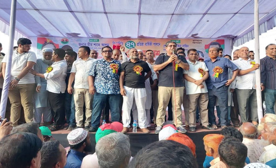 বগুড়ার শিবগঞ্জ উপজেলায় হাজার হাজার জনতার ঢল