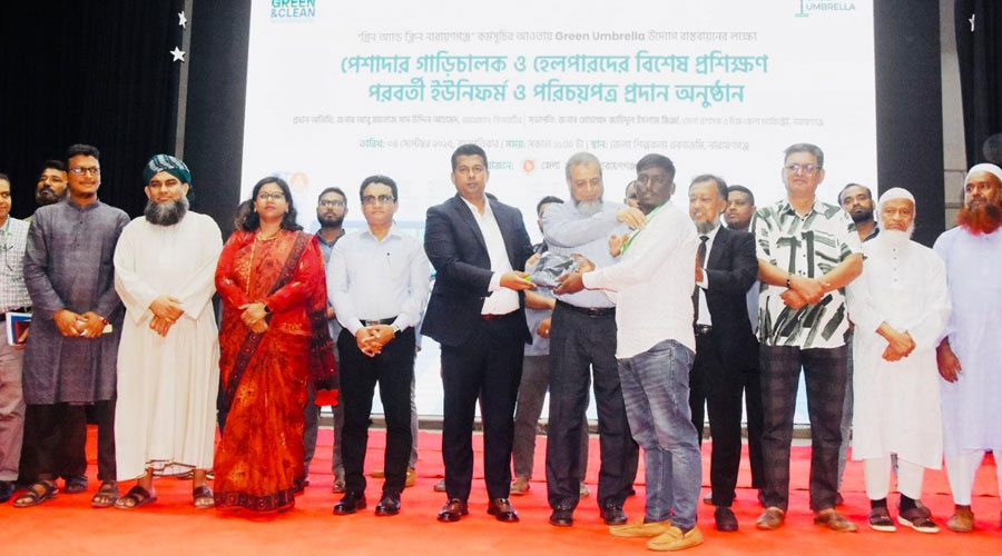 নারায়ণগঞ্জে প্রথমবারের মতো চালক-হেলপারদের ইউনিফর্ম ও পরিচয়পত্র, প্রশিক্ষণে নতুন দিগন্ত 