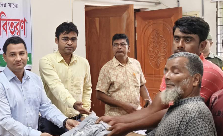 ফরিদপুরের আলফাডাঙ্গায় বিনামূল্যে মাষকলাই বীজ ও সার পেয়ে কৃষকের মুখে হাঁসি