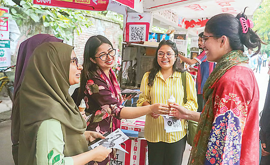 অভ্যুত্থানে সামনে, ডাকসু নির্বাচনে প্রার্থিতায় পিছিয়ে ছাত্রীরা