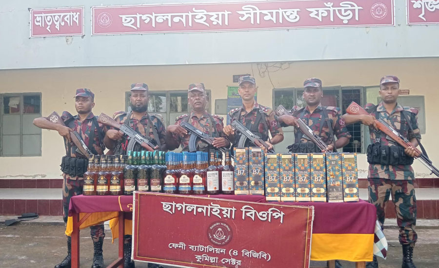 ফেনী সীমান্তে ভারতীয় মদের বড় চালান আটক