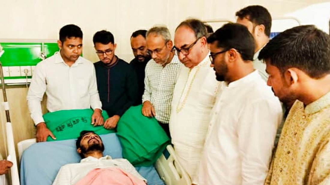 নুরকে দেখতে ঢামেকে মির্জা আব্বাস