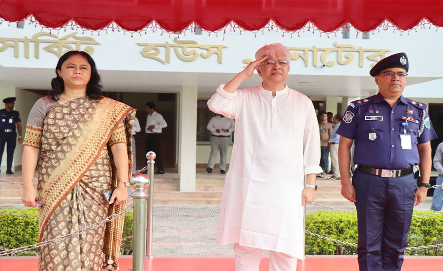 নাটোরে জুলাই শহীদদের স্মরণে স্মৃতিস্তম্ভ উদ্বোধন ও কবর জিয়ারত করলেন গৃহায়ন ও গণপূর্ত উপদেষ্টা
