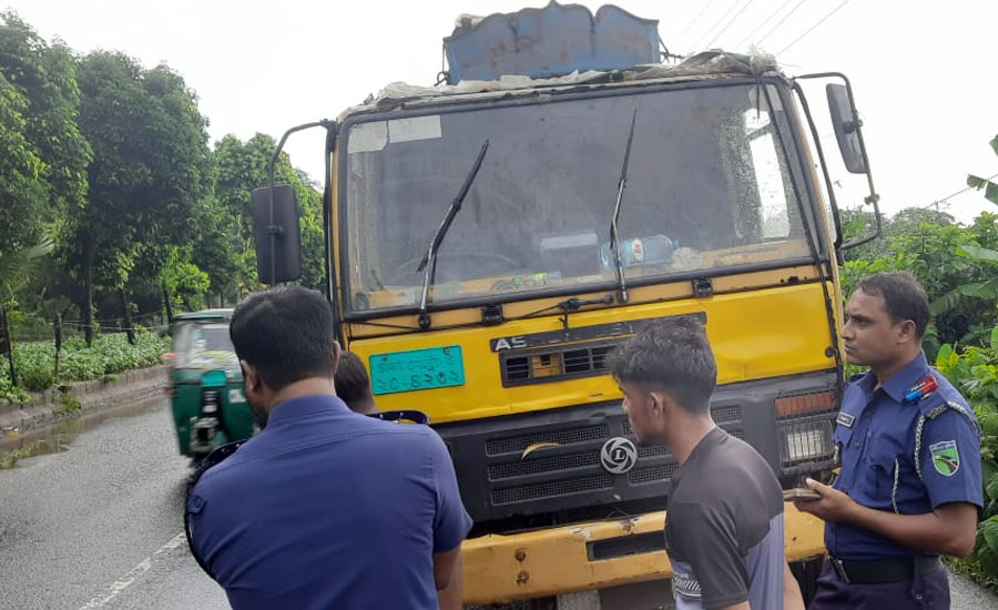 ফেনীতে ট্রাকের পেছনে বাসের ধাক্কা, ঝরে গেল দুই প্রাণ