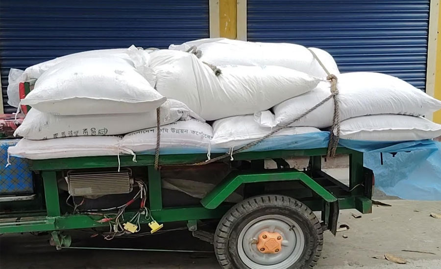 শ্রীবরদীতে ১৭ বস্তা অবৈধ সার জব্দ করে উপজেলা কৃষি অফিস 