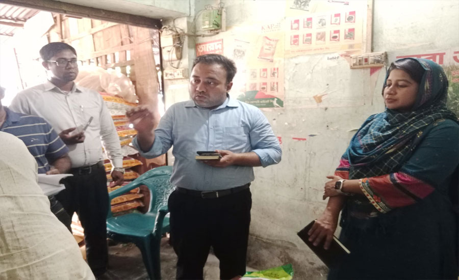 সার জব্দ; দোকান মালিককে ১০ হাজার টাকা জরিমানা