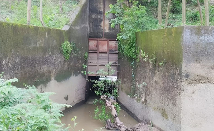 পরশুরামে ১০ গ্রামের 'গলার কাঁটা' অকেজা ব্লুইস গেট 