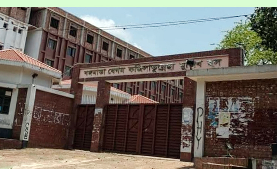 ছাত্রীদের হলে ছাত্রদলের ভিপি প্রার্থী, ৩ ঘণ্টা ভোটগ্রহণ বন্ধ