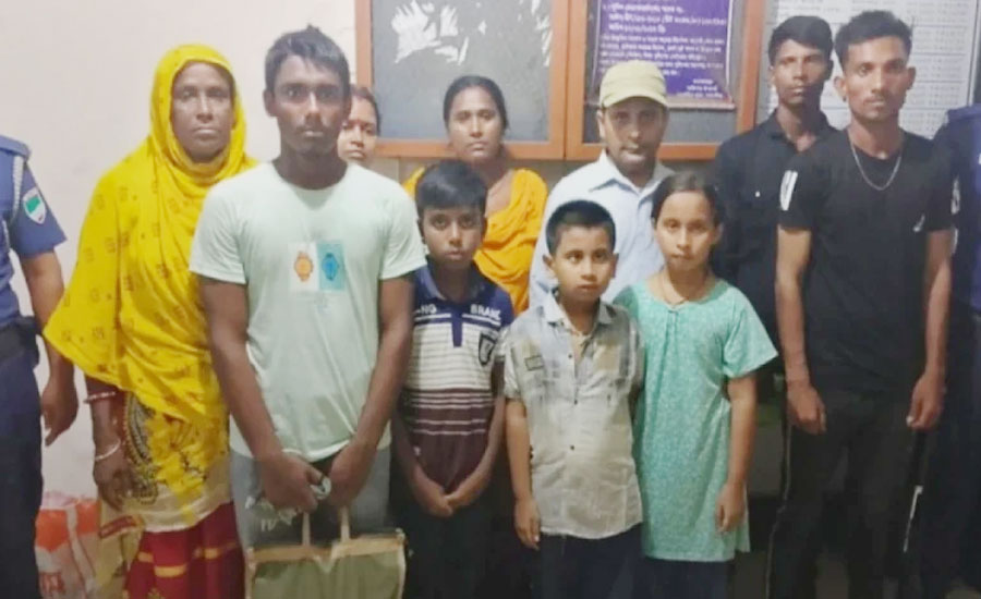 সাতক্ষীরা সীমান্তে ১০ বাংলাদেশিকে বিজিবির কাছে হস্তান্তর