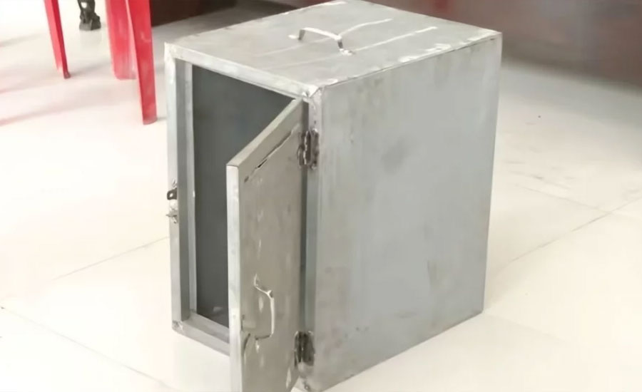রাকসু নির্বাচনের জন্য প্রস্তুত হচ্ছে ইস্পাতের ব্যালট বাক্স