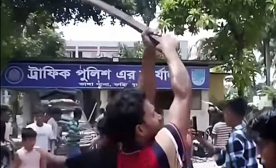 ভাঙ্গা উপজেলা পরিষদে আগুন, থানার গাড়ি ভাঙচুর, উত্তপ্ত এলাকা