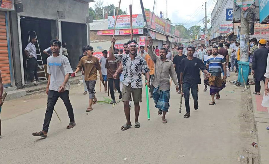 ভাঙ্গা উপজেলা পরিষদে আগুন, থানার গাড়ি ভাঙচুর, উত্তপ্ত এলাকা