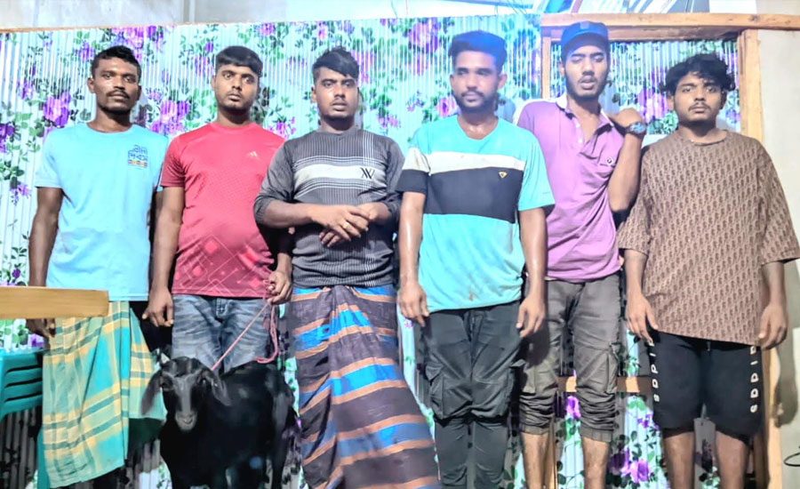 মুরাদনগরে ছাগল চুরির অপরাধে ৬ জনকে গণপিটুনি দিয়ে পুলিশে সোপর্দ