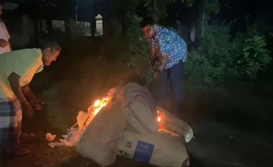 শ্যামনগরে অবৈধ পলিথিন জব্দ