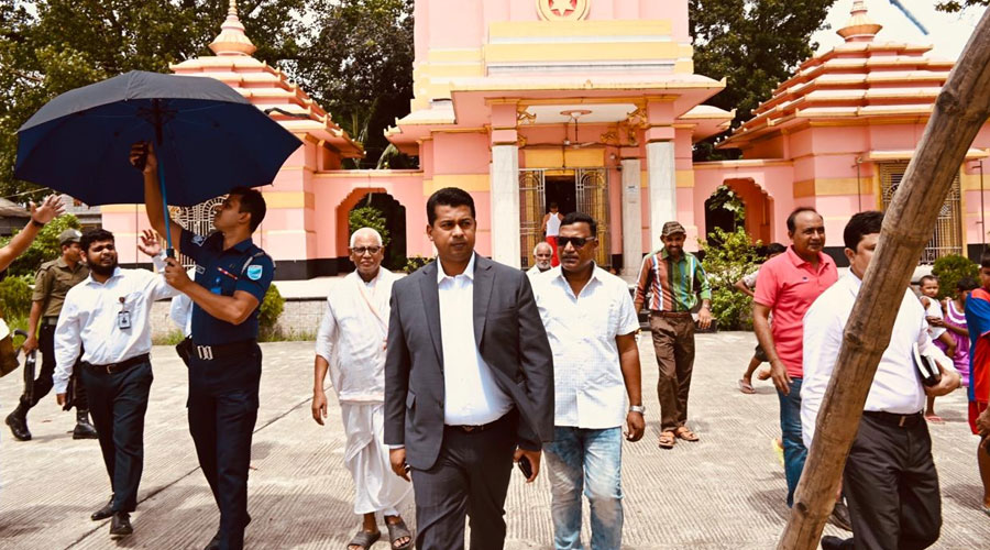 পূজায় শান্তি-শৃঙ্খলা নিশ্চিতে মাঠে নেমেছেন নারায়ণগঞ্জ জেলা প্রশাসক