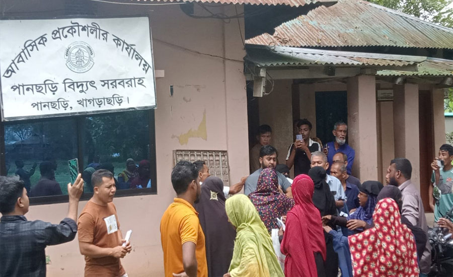 পানছড়িতে প্রকৌশলীকে গণধোলাই, সেনাবাহিনীর হাতে সোপর্দ