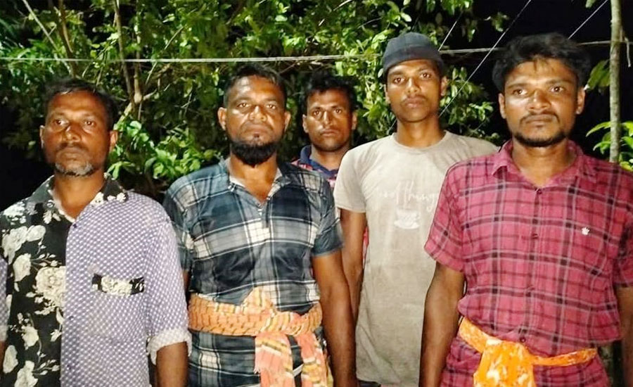 সুন্দরবনের অভয়ারণ্যে মাছ ধরার অভিযোগে ৫ জেলে আটক