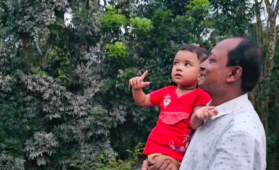 শিক্ষকের বাড়ি নয় যেন পাখ-পাখরি মেলা