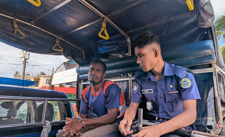 সৈকতের নারী পর্যটকদের গোসলের ভিডিও ধারন, কন্টেন্ট ক্রিয়টরের ১ মাসের কারাদন্ড