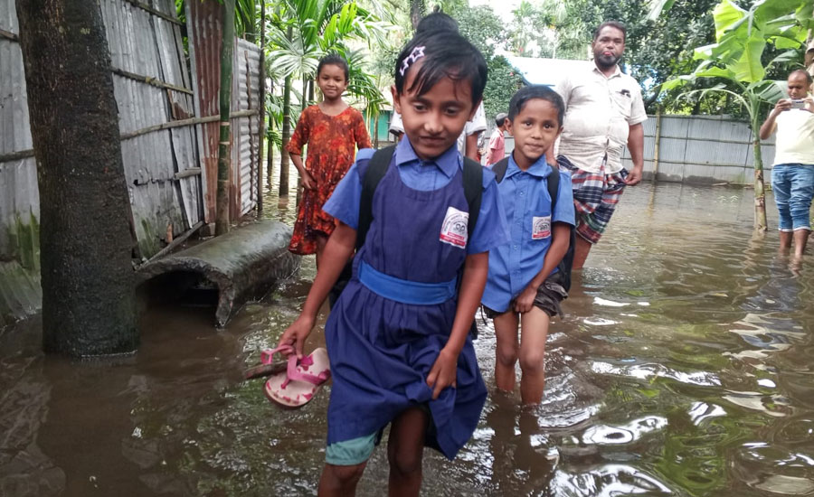 তেঁতুলিয়ার হারাদিঘী গ্রামের ১৭ টি পরিবার পানি বন্দি
