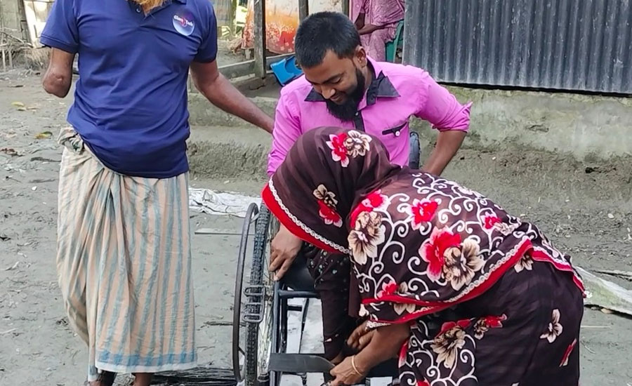 ভিক্ষাবৃত্তি করা প্রতিবন্ধীদের কাছে এক উজ্জল দৃষ্টান্ত প্রতিবন্ধী আক্কাস