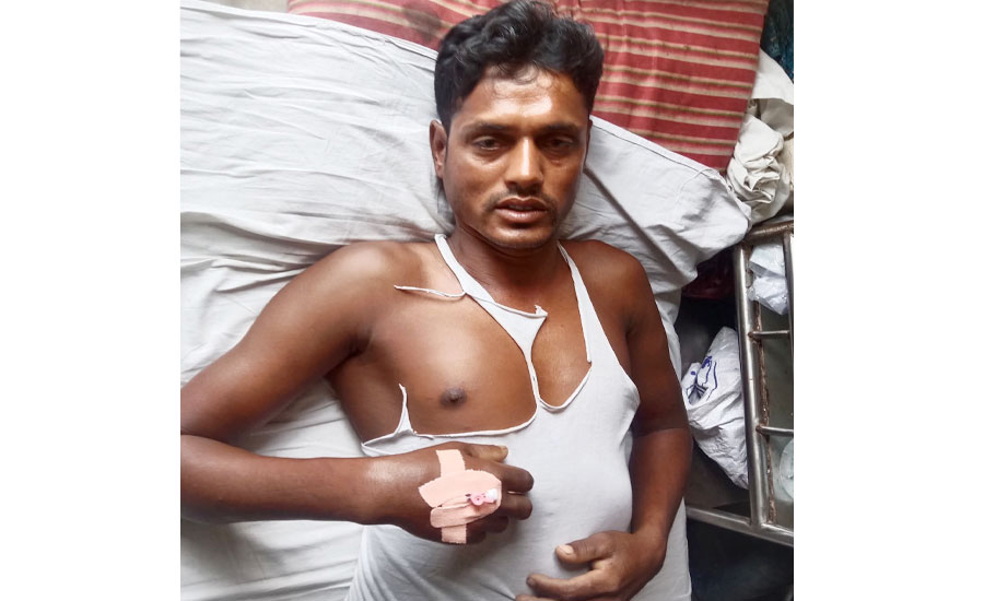 কয়রায় সংবাদ সম্মেলনের জেরে ব্যবসায়ীর ওপর হামলা