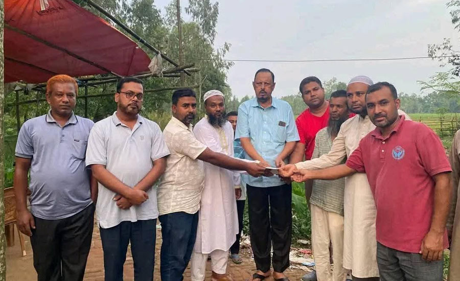 ঝিনাইগাতী বন্যায় ক্ষতিগ্রস্তদের মাঝে এগিয়ে এসেছে আদর্শ কো-অপারেপটিভ ক্রেডিট ইউনিয়ন