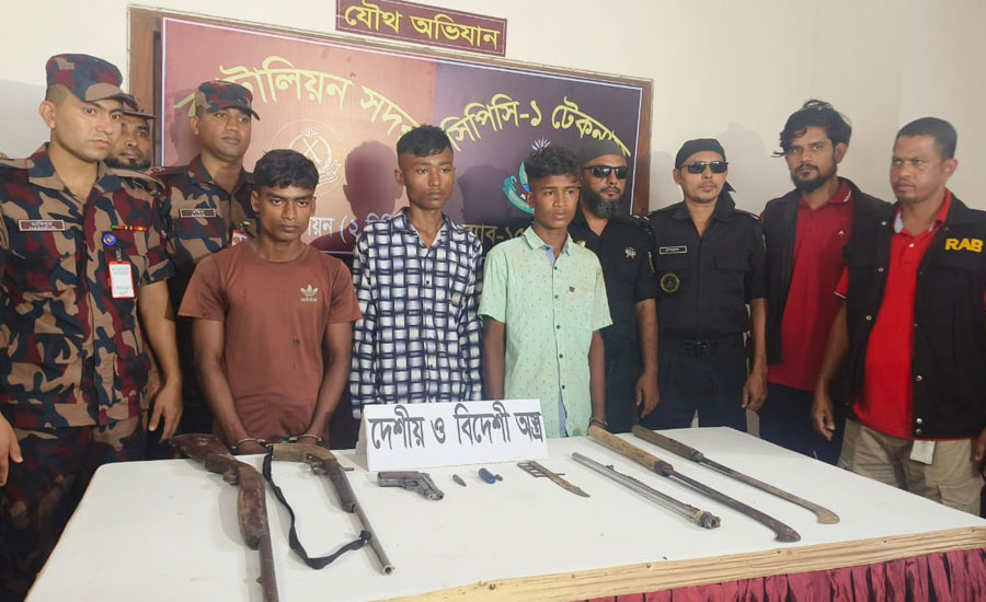 টেকনাফে অস্ত্রসহ ৩ মানবপাচারকারী আটক, ৮৪ ভুক্তভোগী উদ্ধার