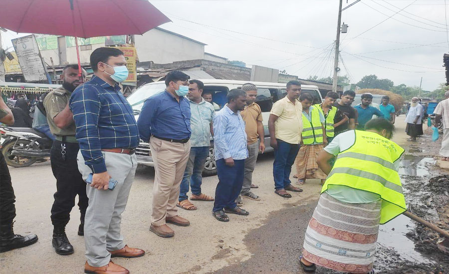 ভালুকায় মহাসড়কের পাশ থেকে ভাসমান দোকান উচ্ছেদ