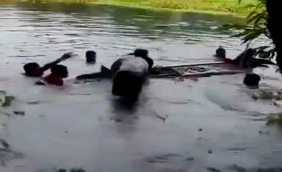 নোয়াখালীতে প্রশিক্ষণ প্রাইভেটকার পুকুরে পড়ে তরুণের মৃত্যু