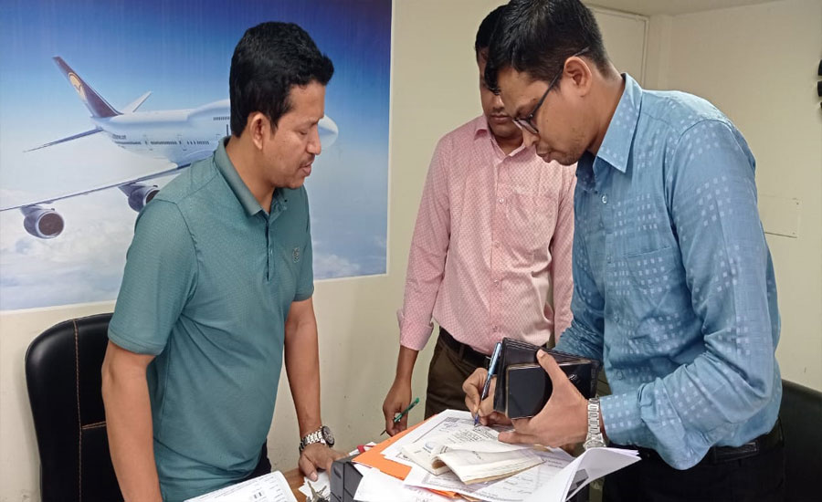 মুরাদনগরে লাইসেন্স না থাকায় ট্রাভেল এজেন্সিকে জরিমানা