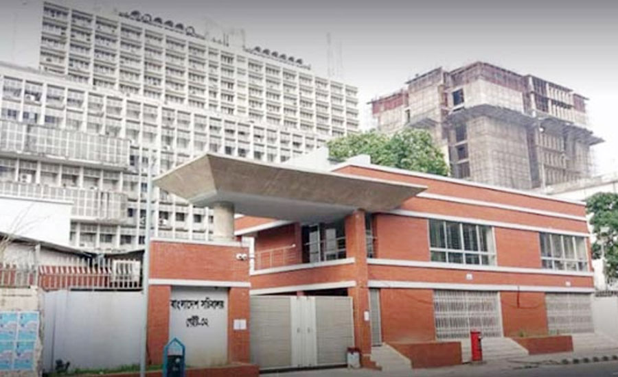 আমলাদের আচরণে হঠাৎ পরিবর্তনের নেপথ্যে কী