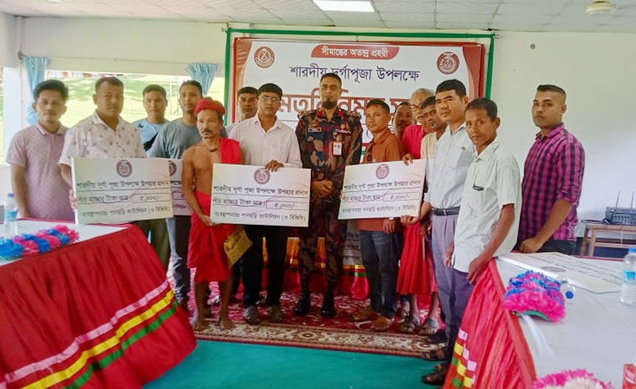 শারদীয় দুর্গোৎসবে ৩ বিজিবি-র মতবিনিময় ও অনুদান প্রদান