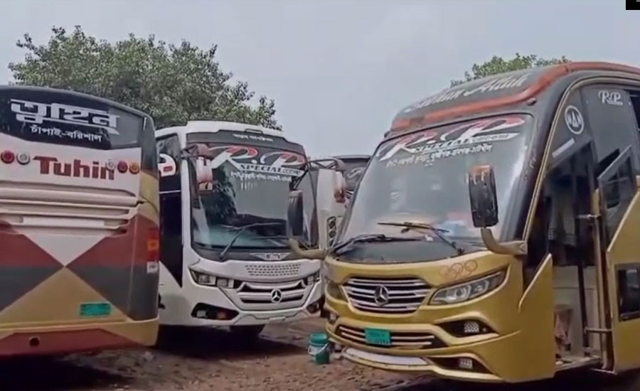 দূরপাল্লার বাস বন্ধে চাঁপাইনবাবগঞ্জের যাত্রীরা দূর্ভোগে