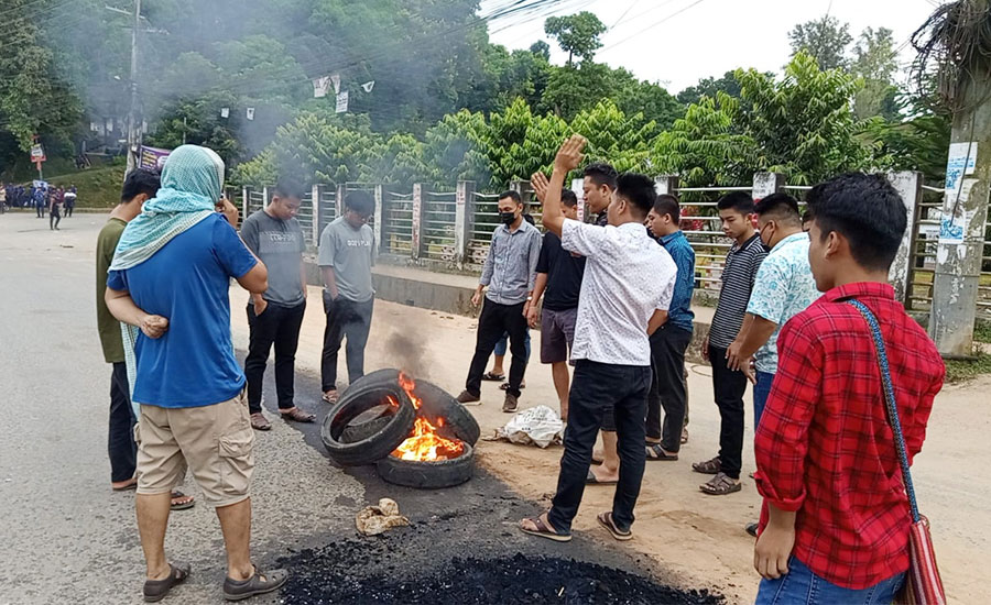 খাগড়াছড়িতে সড়ক অবরোধ, সাজেকে আটকা হাজারো পর্যটক
