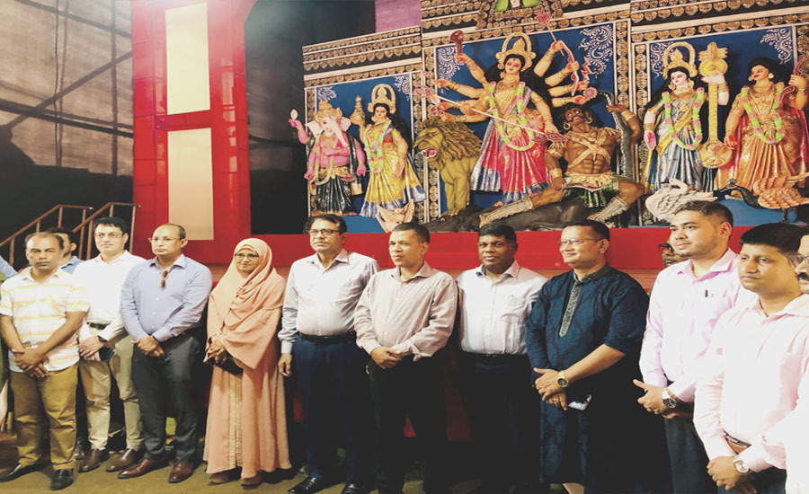 বগুড়ার শেরপুরে দুর্গাপূজা মণ্ডপ পরিদর্শন করলেন প্রধান উপদেষ্টার কার্যালয়ের সচিব