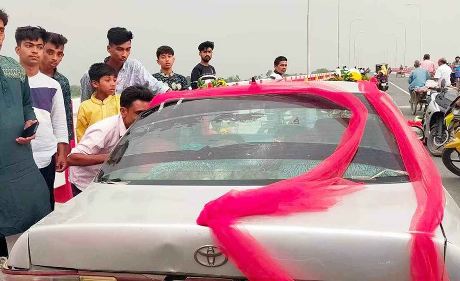 গাড়ি থামিয়ে নববধূ ছিনতাই, একাই বাড়ি ফিরেছে বর!