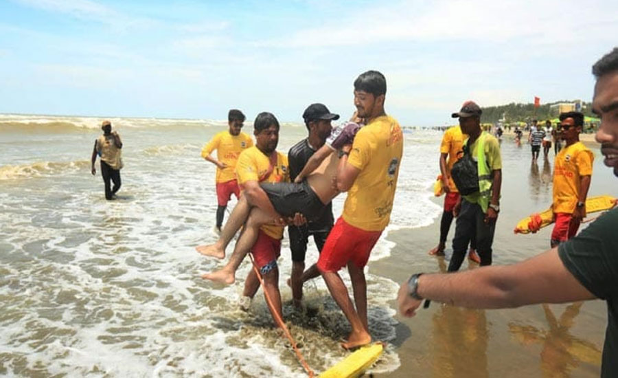 অর্থ সংকটেও বন্ধ হচ্ছে না কক্সবাজার সৈকতের লাইফগার্ড সেবা, চলবে আরও ৩ মাস