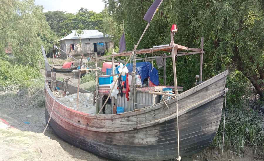 ইলিশ ধরায় ২২ দিনের নিষেধাজ্ঞা, জীবিকার সংকটে রাঙ্গাবালীর জেলেরা