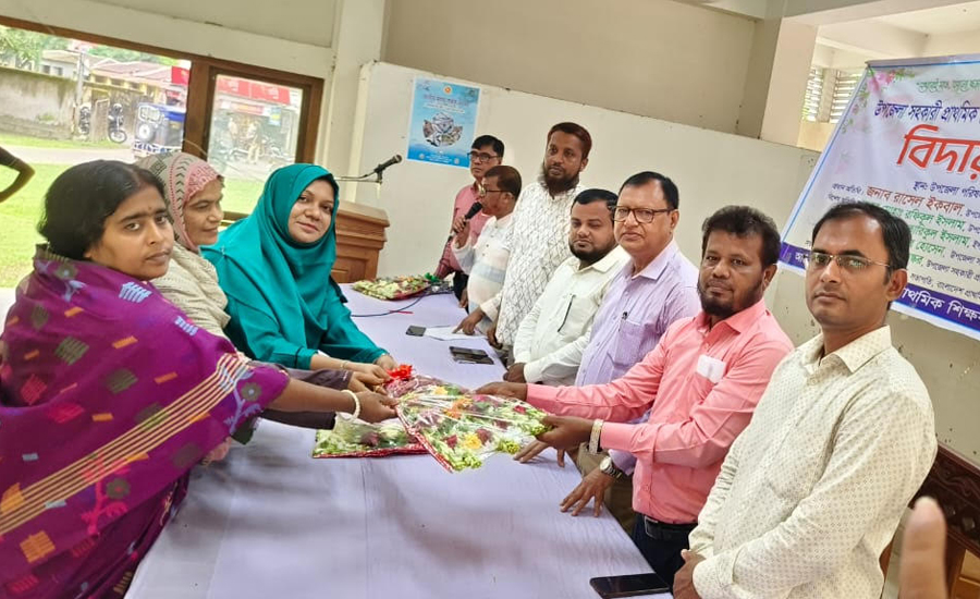 আলফাডাঙ্গায় সহকারী শিক্ষা অফিসার আবু বকর সিদ্দিককে বিদায় সংবর্ধনা