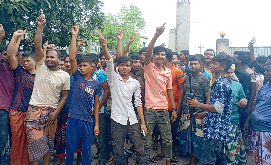 চাঁপাইনবাবগঞ্জে পরিবর্তীত বিদ্যুৎ বিলের প্রতিবাদে বিক্ষোভ
