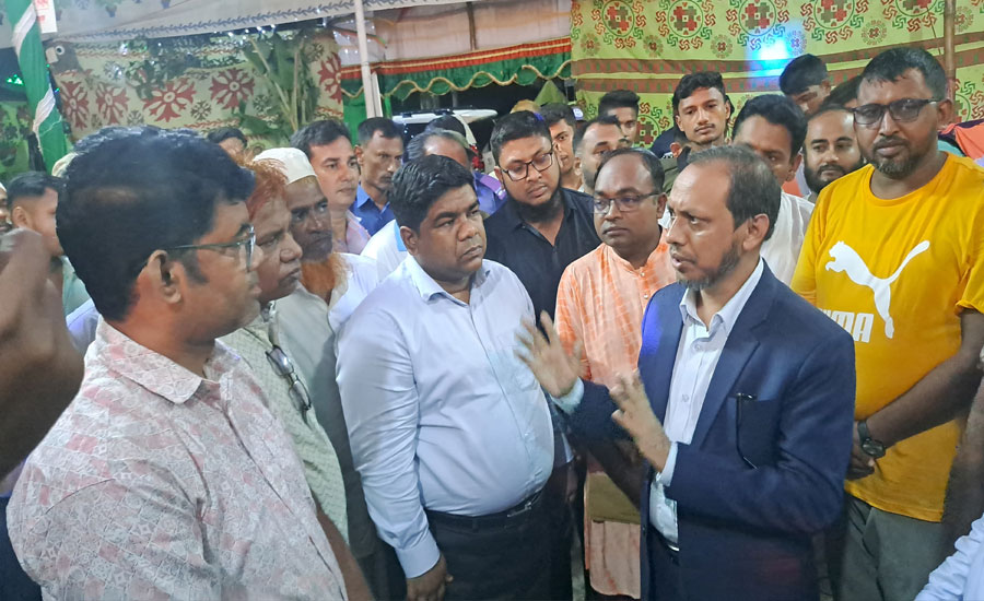 “উৎসবমুখর পরিবেশে কক্সবাজারে দুর্গাপূজ অনুষ্ঠিত হচ্ছে”-জেলা প্রশাসক
