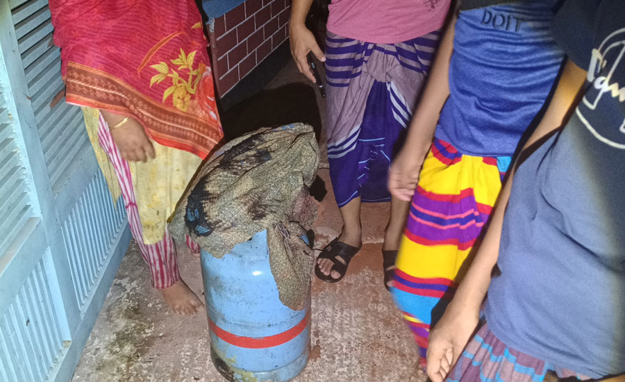গাজীপুরে সিলিন্ডার গ্যাস বিস্ফোরণে দুই রুমের মালামাল পুরে বশ্মিভূত