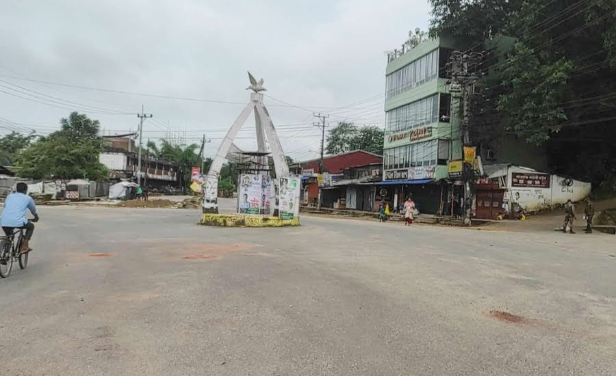 খাগড়াছড়ি-চট্টগ্রাম-ঢাকা সড়কে অবরোধ শিথিল, অন্যান্য সড়কে চলছে অবরোধ
