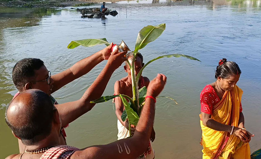 ঠাকুরগাঁওয়ে কলা বউ স্নানের মধ্য দিয়ে দূর্গা পূজার সপ্তমী শুরু